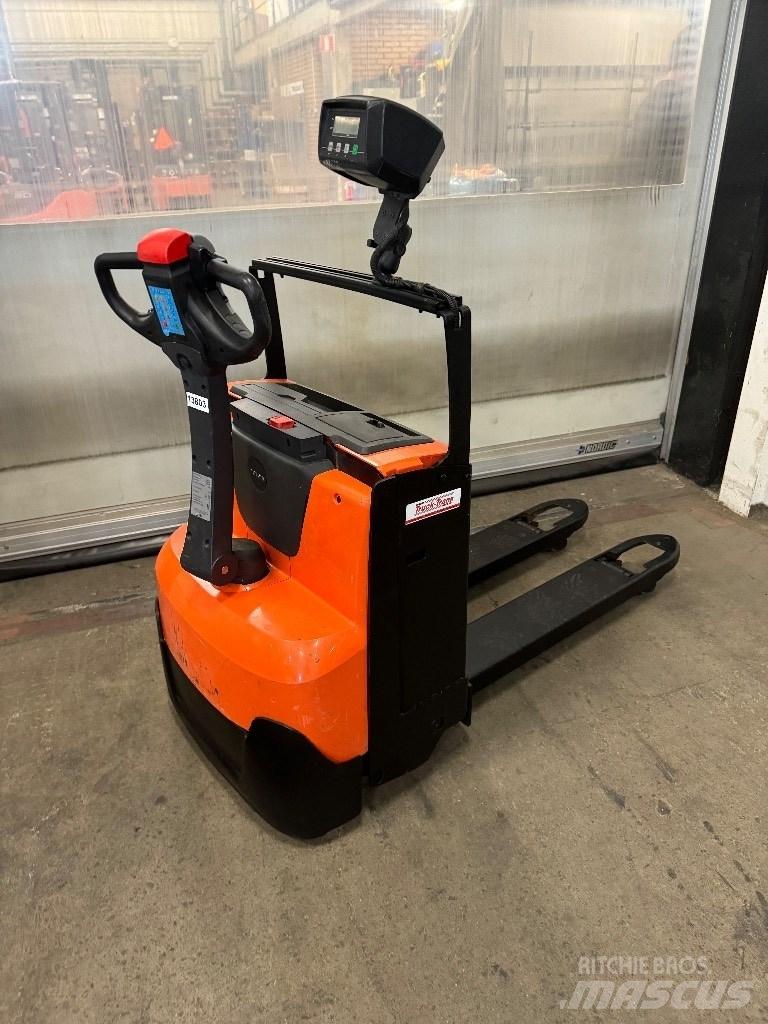 Toyota LWE180 低架升降機
