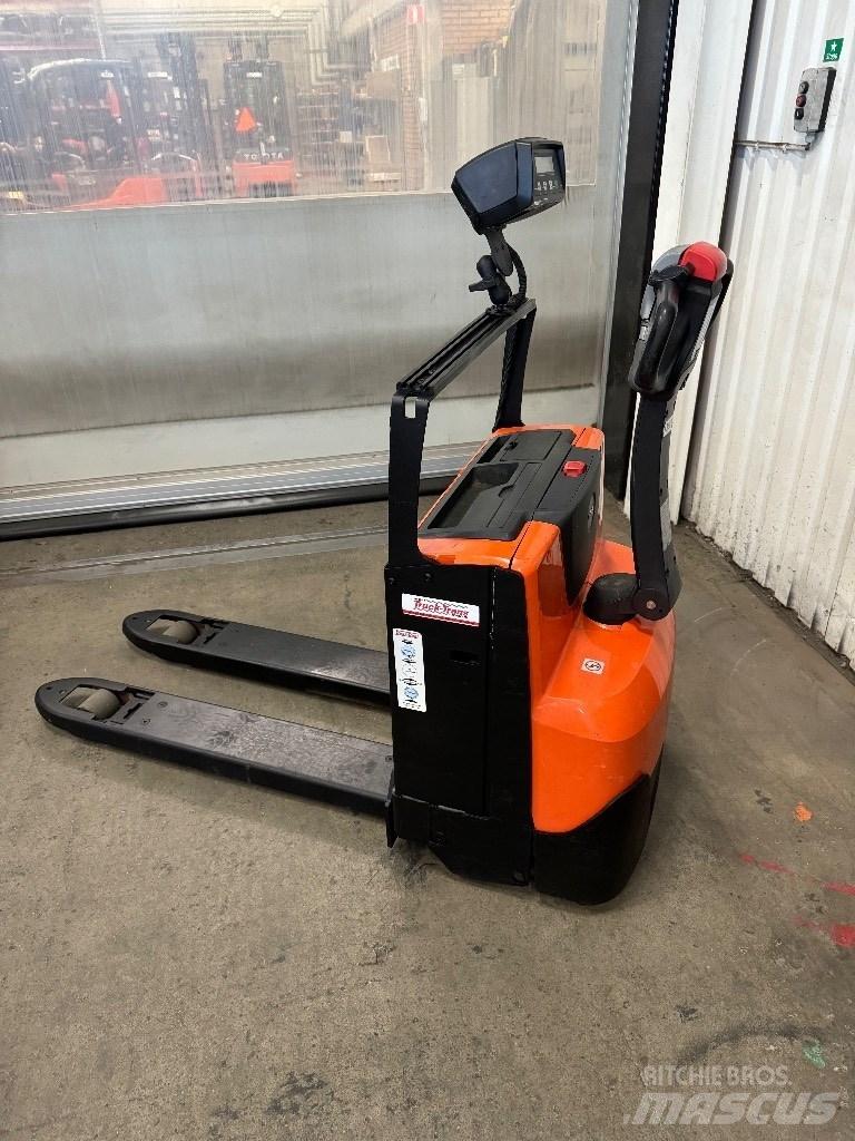Toyota LWE180 低架升降機
