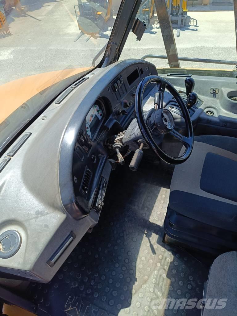 CAT 735 鉸接式起吊車