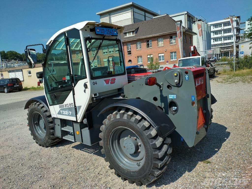 Liebherr T 32-7 伸縮臂操作車