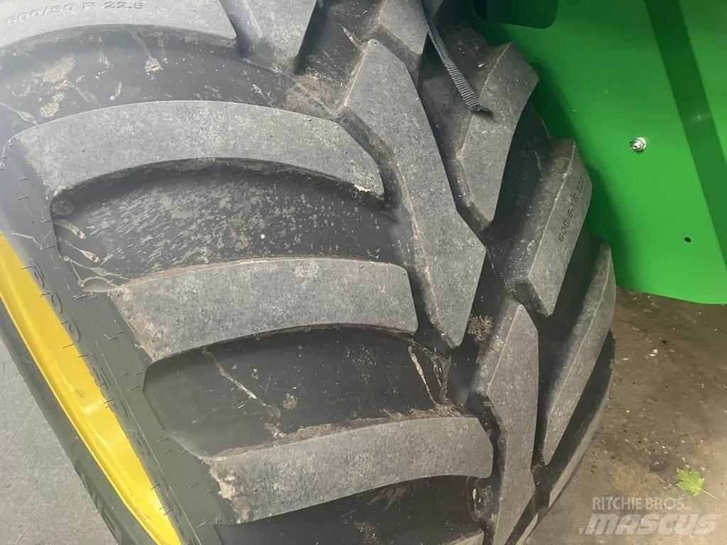 John Deere V461R 圓型牧草打包機
