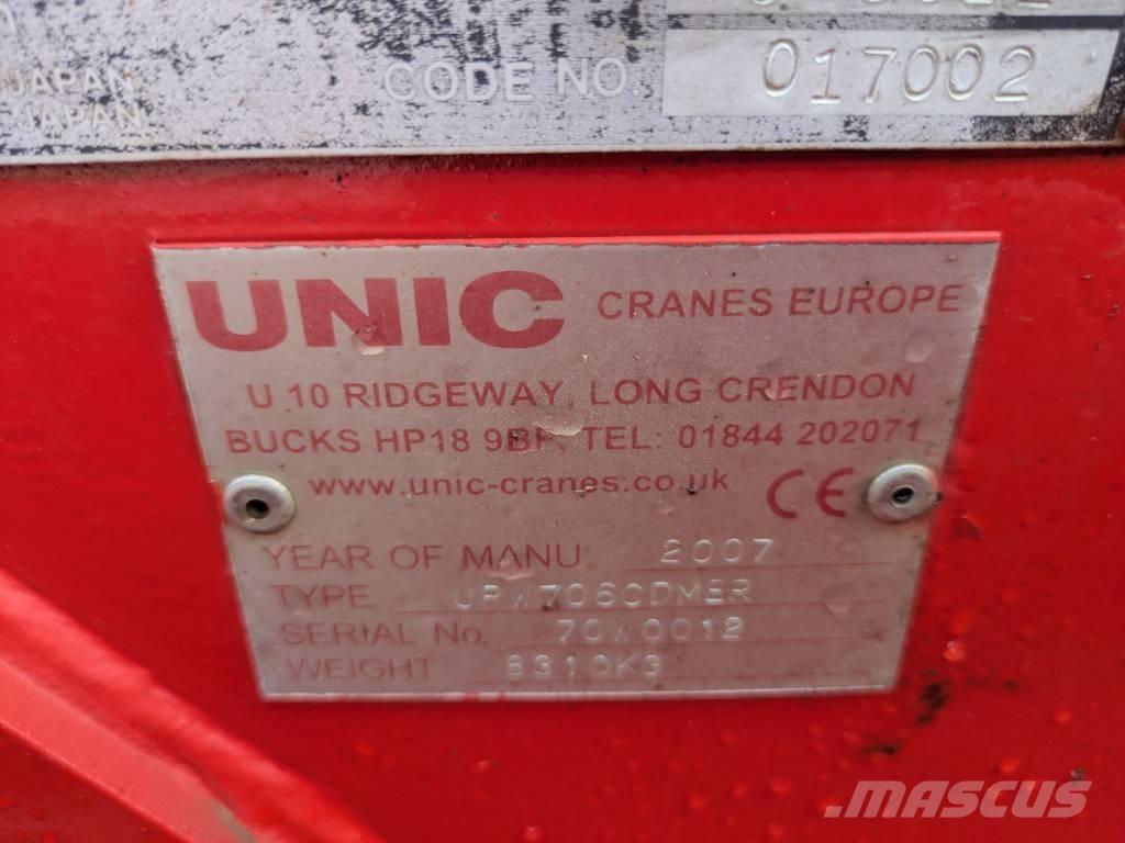 Unic URW 706 小型起重機