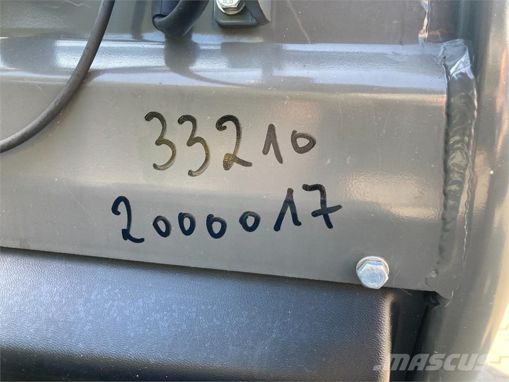 Kramer KT 357 伸縮臂操作車