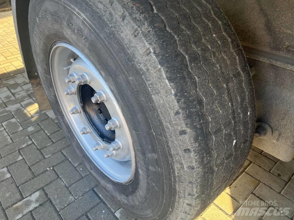 Kögel SNCO 24 篷布半拖車