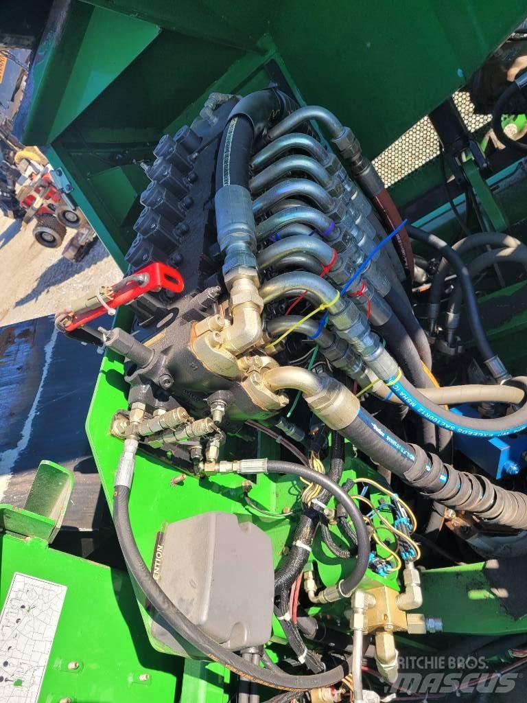 John Deere 853 伐木歸堆機