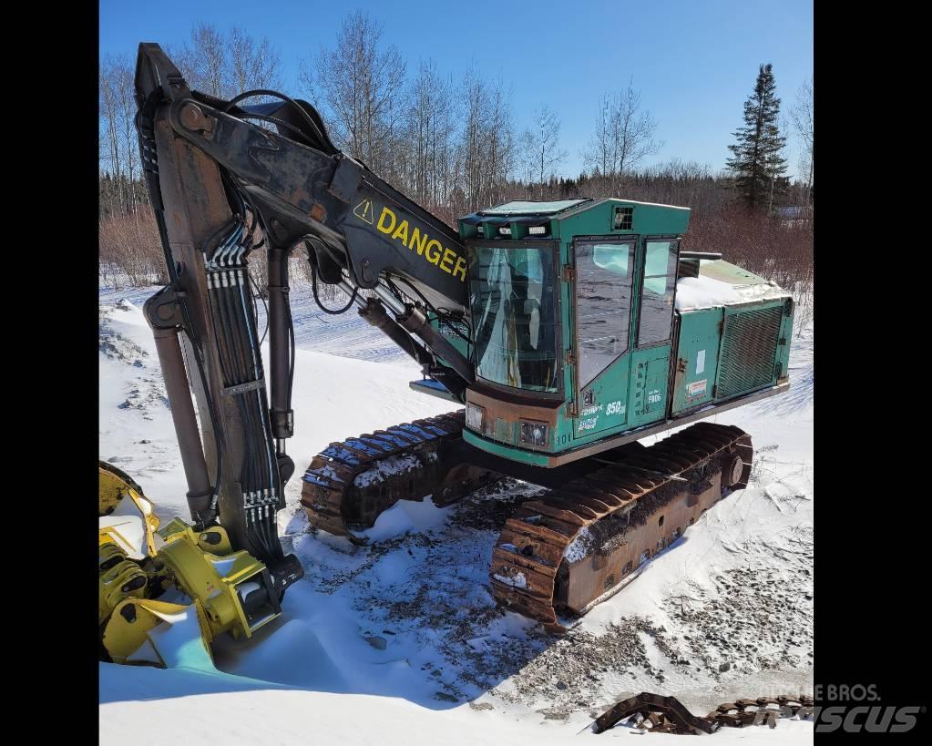 John Deere 853 伐木歸堆機