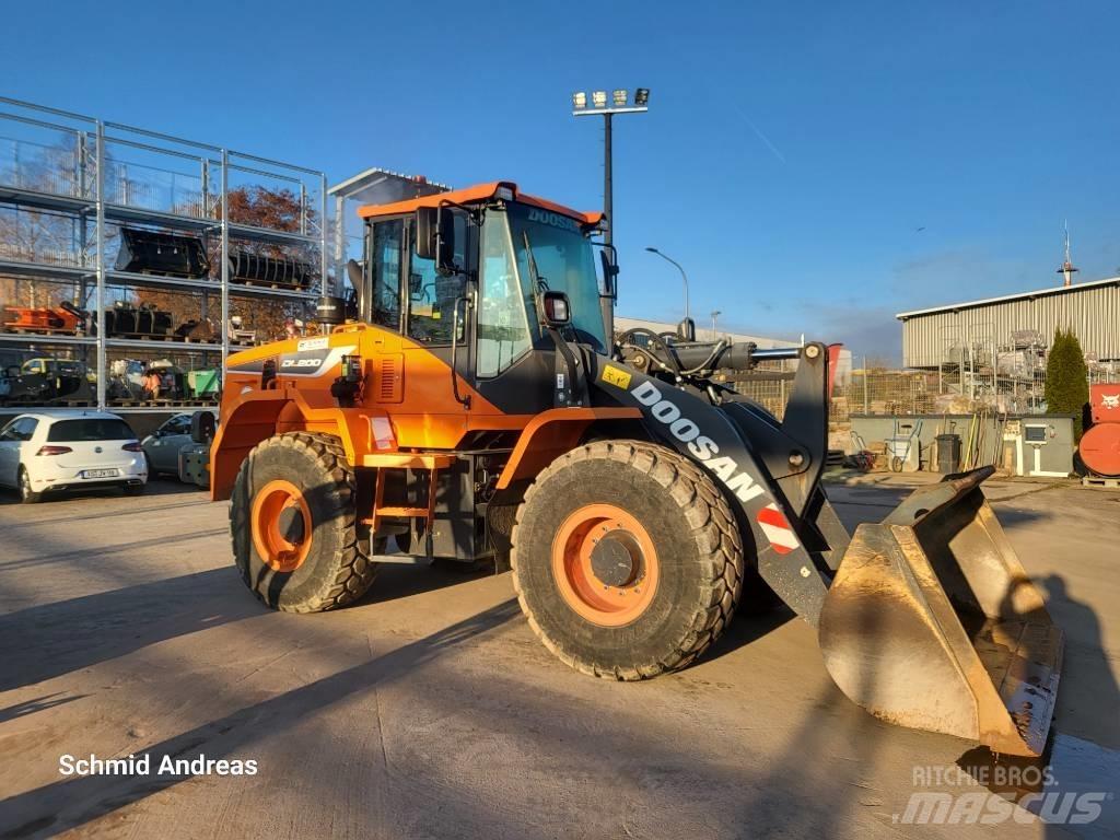Doosan DL 200-5 輪胎式裝載機