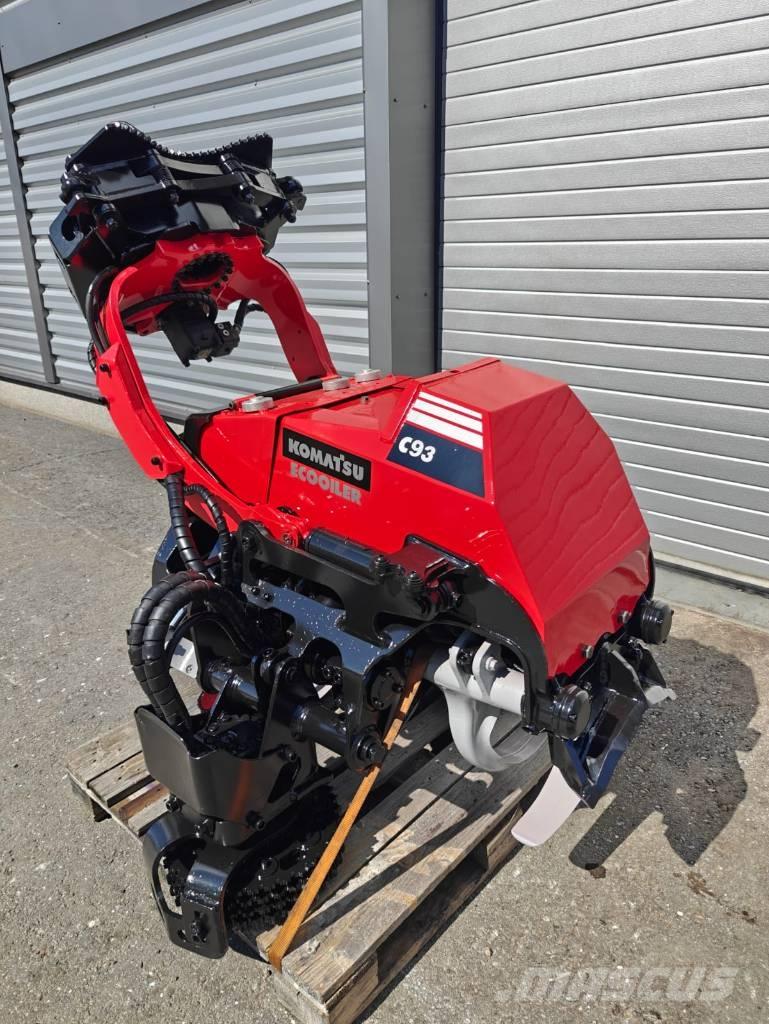 Komatsu C 93 收穫機頭