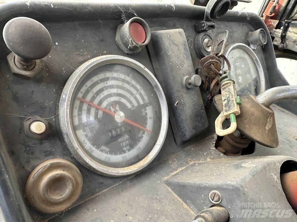 International 845 曳引機