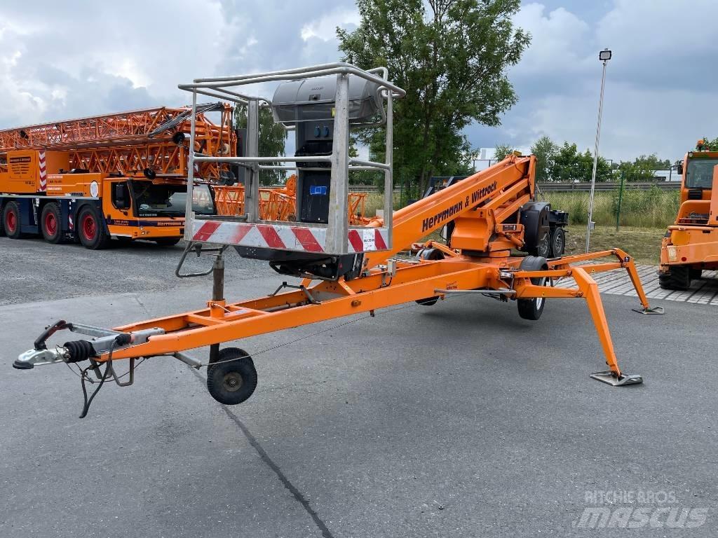 Dinolift 210 XT 拖車裝載高空作業平台