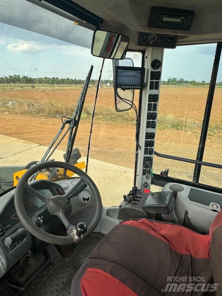 Volvo L90F 輪胎式裝載機