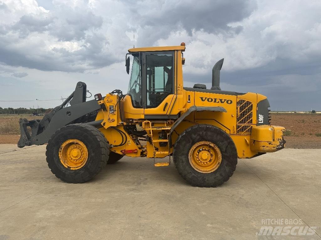 Volvo L90F 輪胎式裝載機
