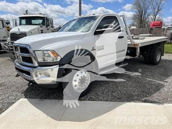 RAM 5500 SLT 平板式/側卸式卡車