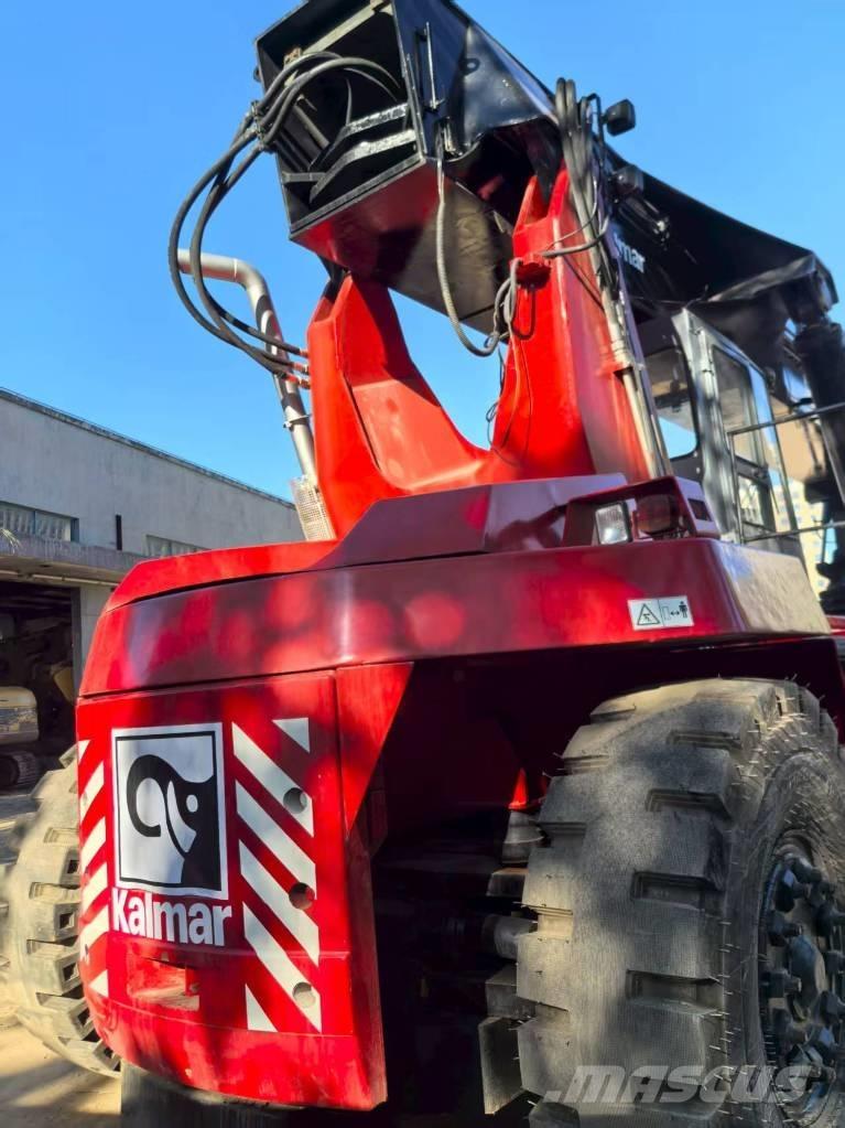 Kalmar DRT 450 前伸型堆積機