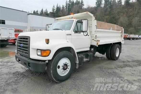 Ford F800 傾卸式卡車