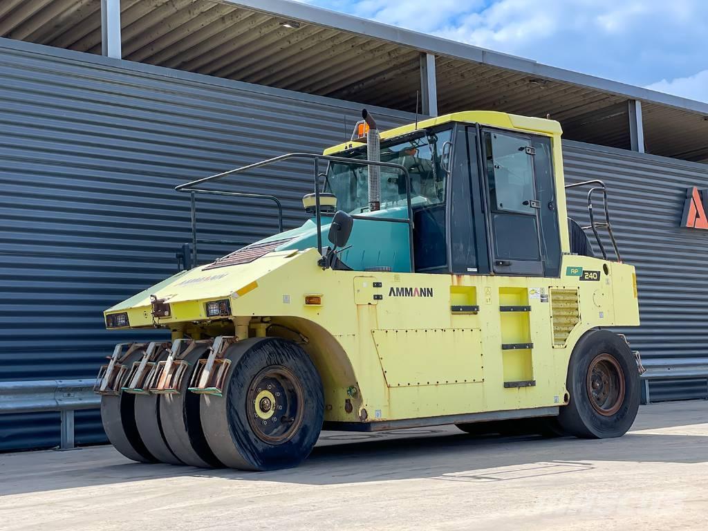 Ammann AP 240 膠輪滾壓機