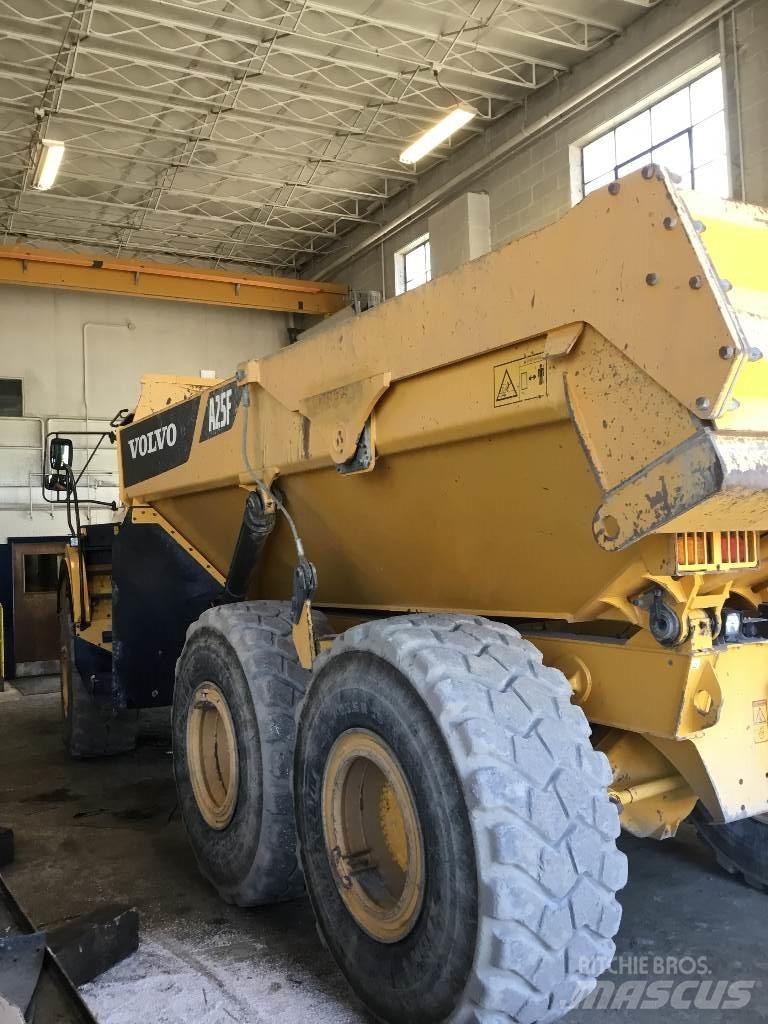 Volvo A 25 F 鉸接式起吊車