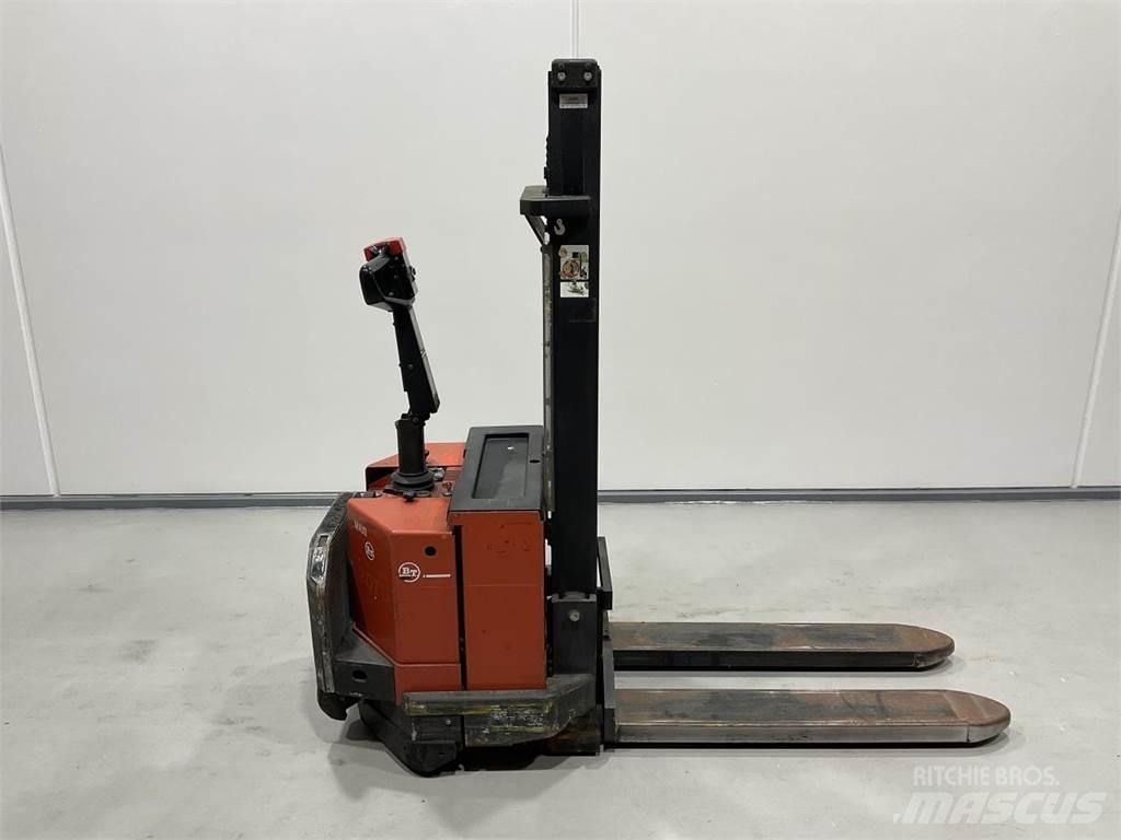 BT PSS 1200 自走式堆積機