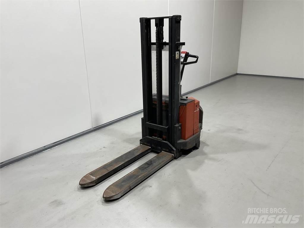 BT PSS 1200 自走式堆積機