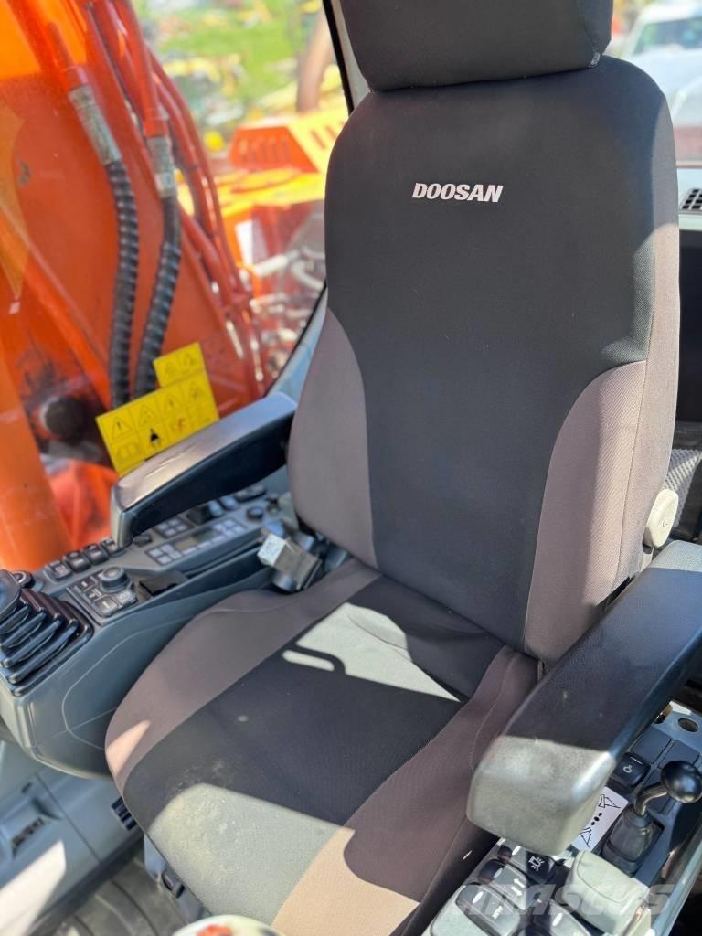 Doosan DX 140 W-3 旋轉式挖土機/掘鑿機/挖掘機