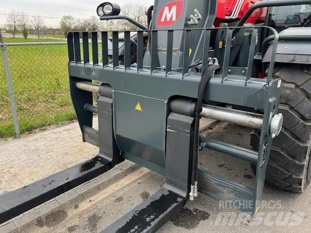 Magni HTH 24.11 伸縮臂操作車