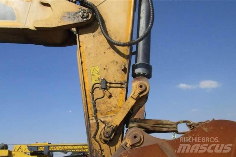 CAT 374FL 小型挖土機/掘鑿機<7t(小型挖掘機)