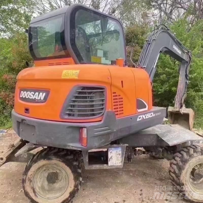 Doosan DX60W 旋轉式挖土機/掘鑿機/挖掘機
