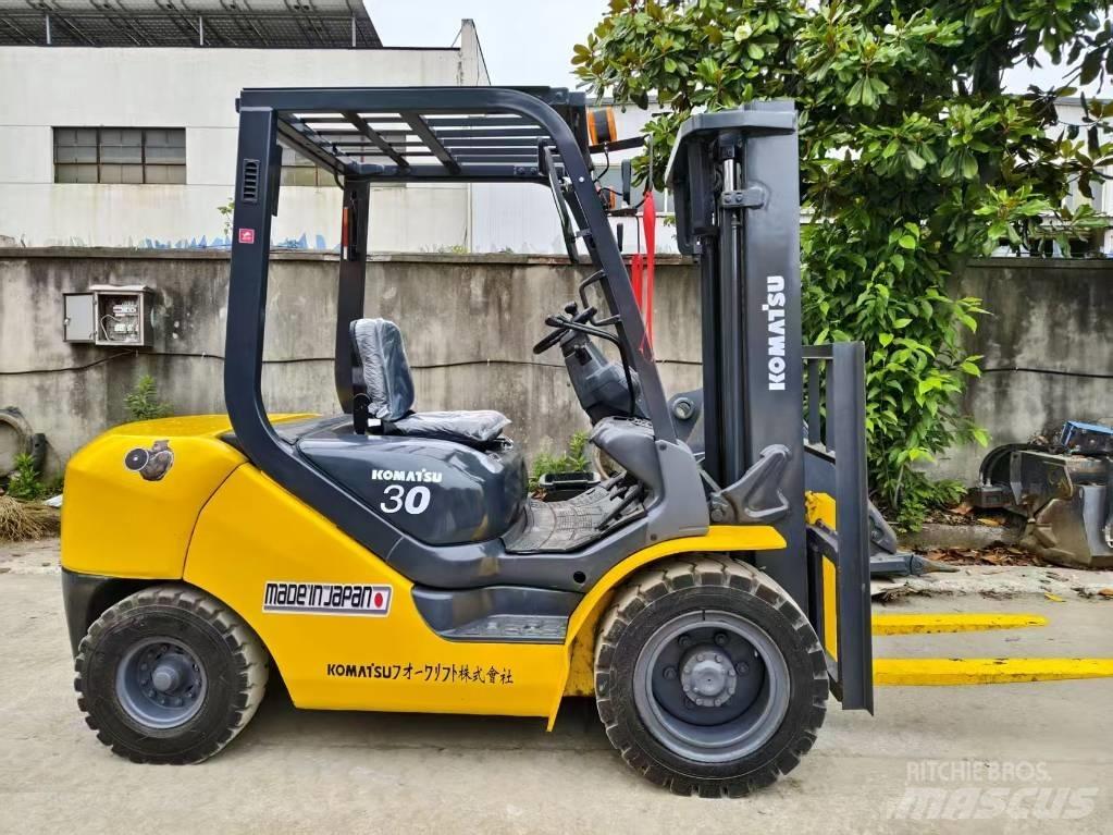 Komatsu FD 30 T-17 柴油卡車
