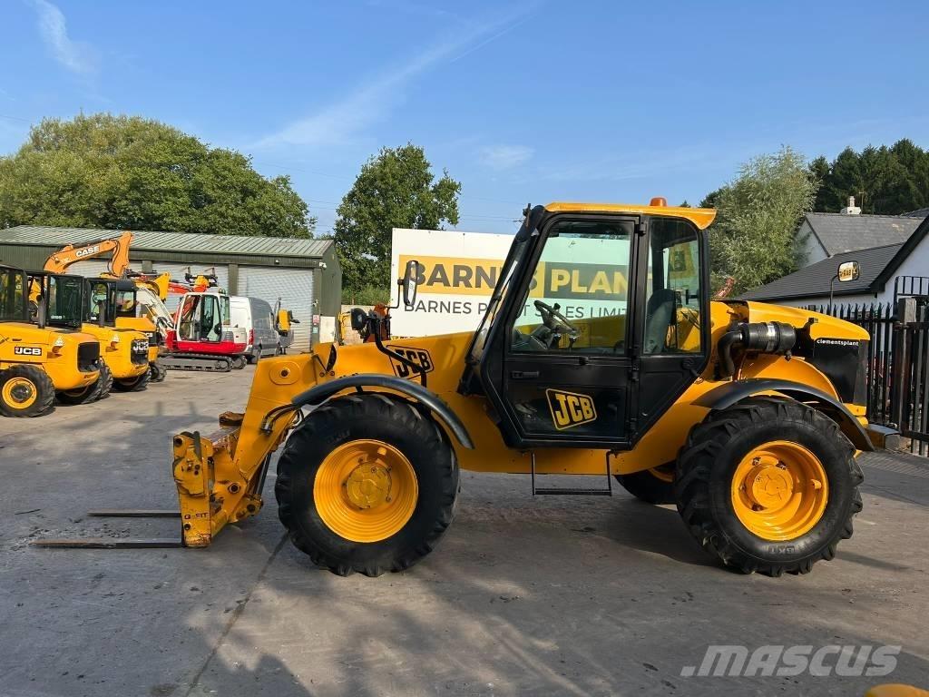JCB 528 S 伸縮臂操作車