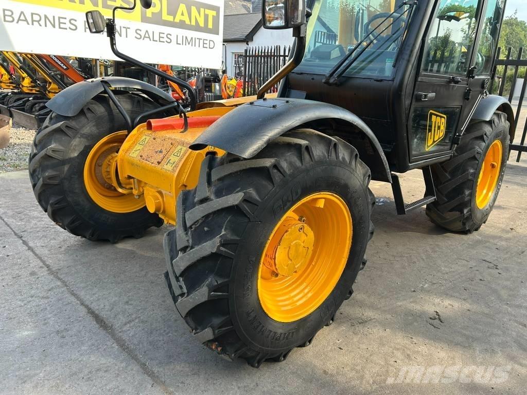 JCB 528 S 伸縮臂操作車