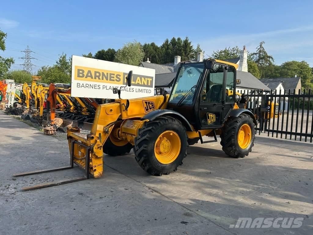 JCB 528 S 伸縮臂操作車