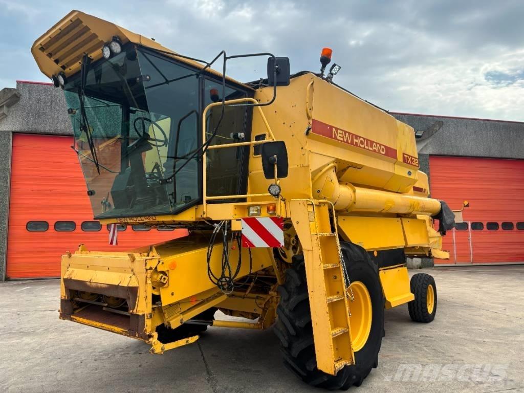 New Holland TX 32 聯合收穫機