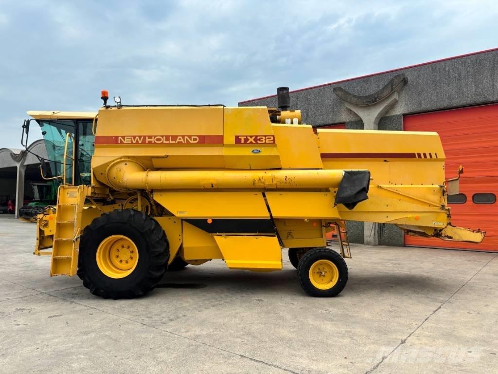 New Holland TX 32 聯合收穫機