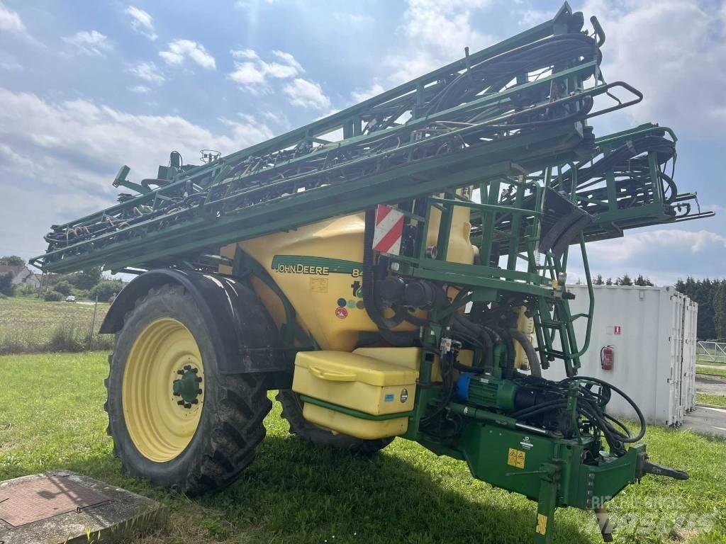 John Deere 840 i 牽引式噴霧機