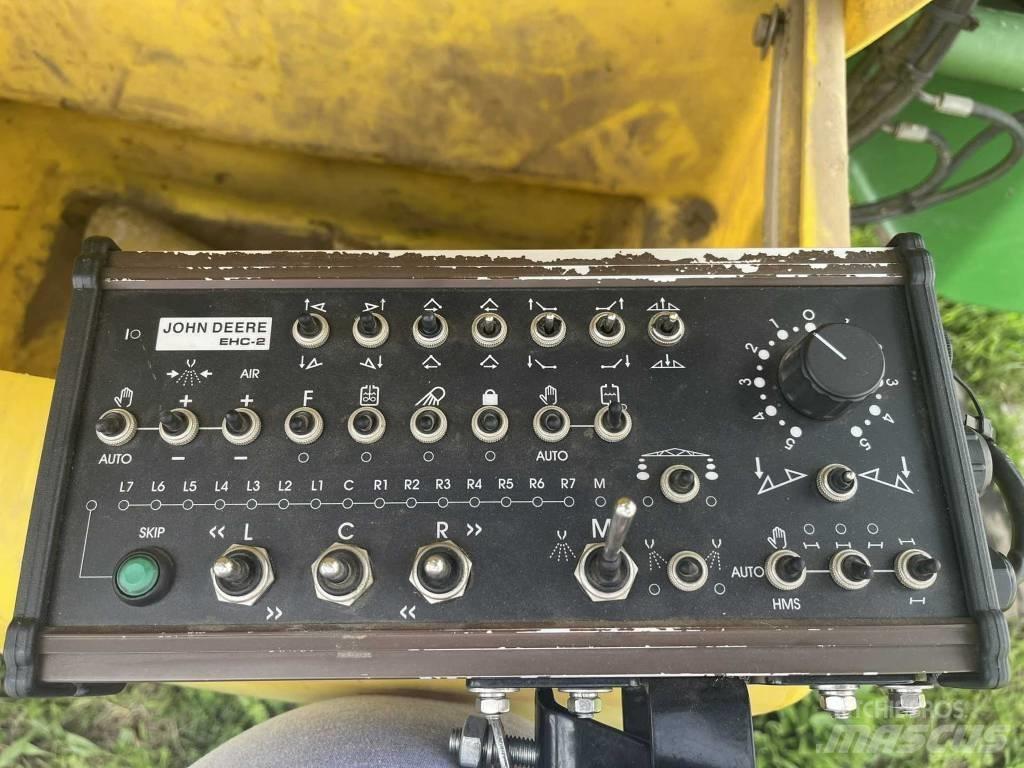 John Deere 840 i 牽引式噴霧機