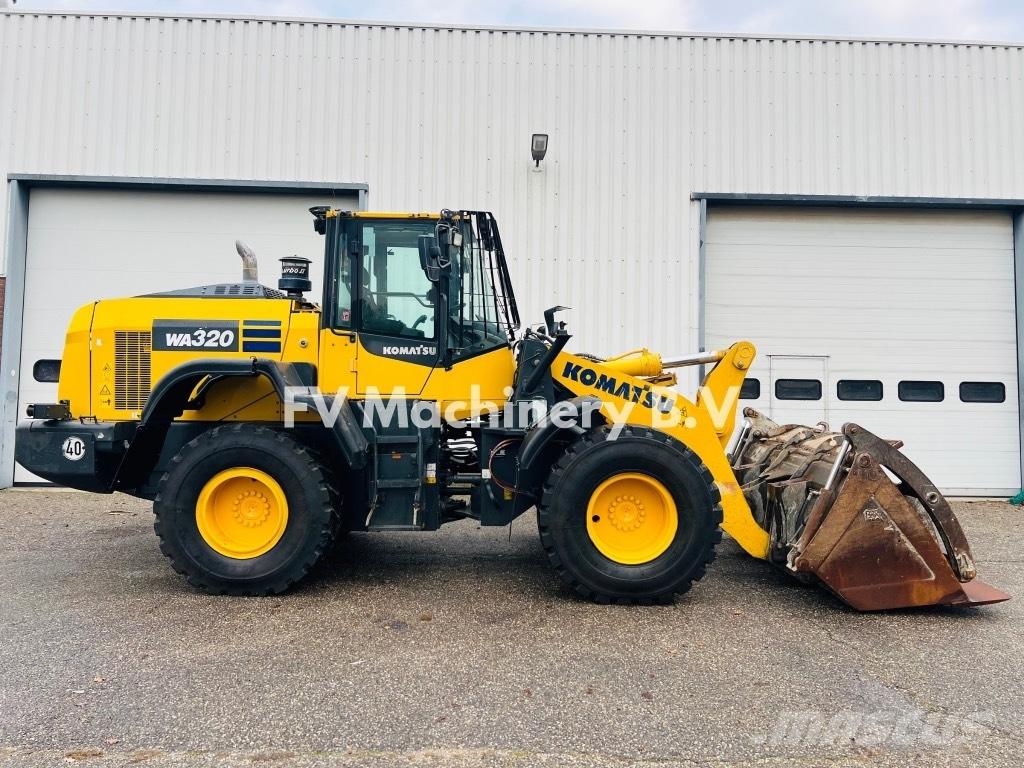 Komatsu WA320 輪胎式裝載機