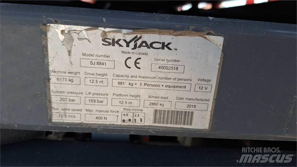 SkyJack 8841RT 剪式升降機