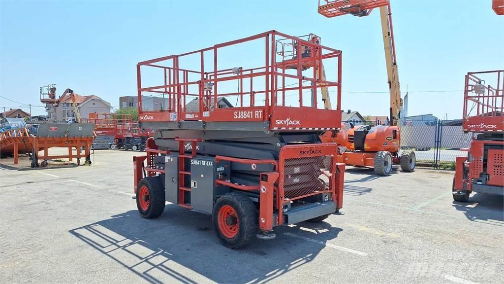 SkyJack 8841RT 剪式升降機