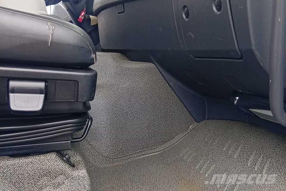 Renault C 320 平板式/側卸式卡車