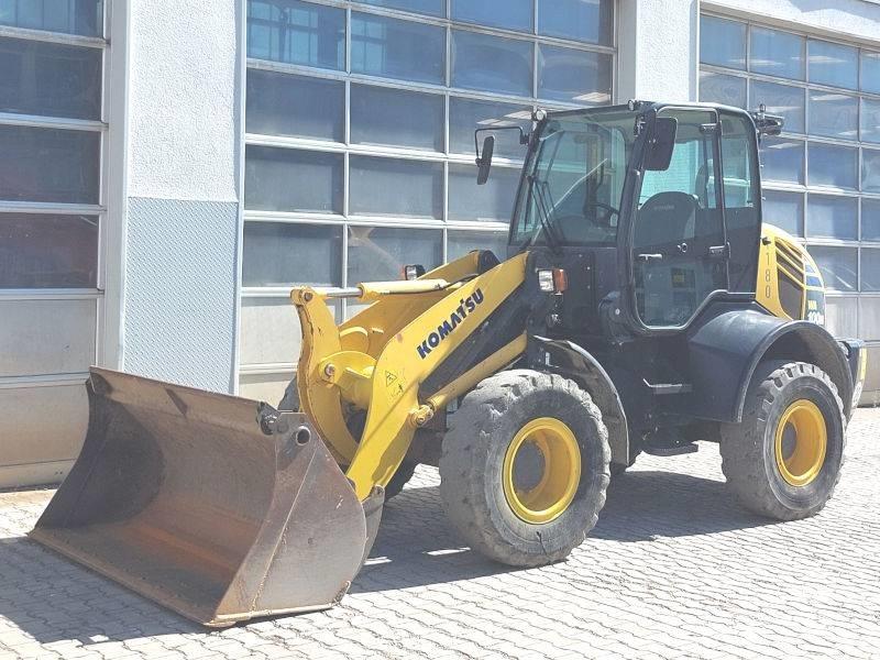 Komatsu WA 100 M-7 滑移轉向裝載機
