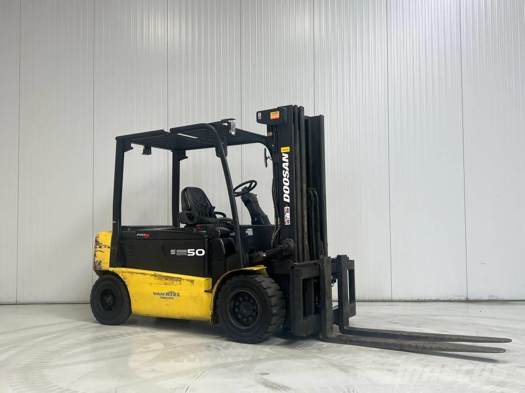 Doosan B50X-5 電動堆高機