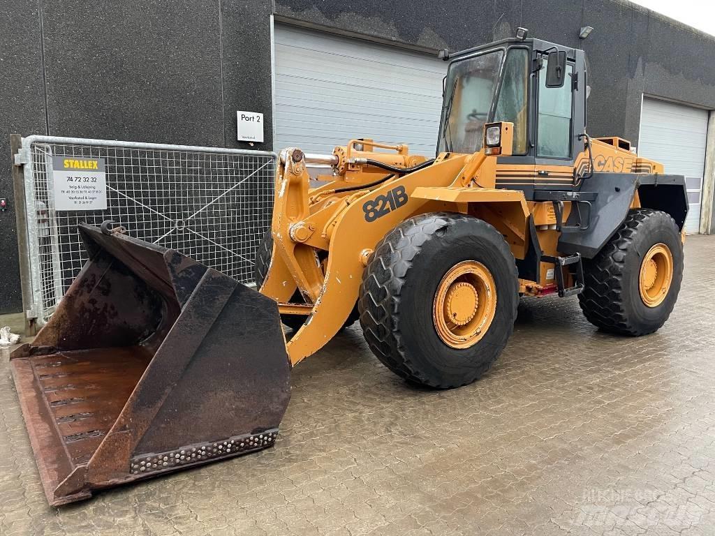 CASE 821B 輪胎式裝載機