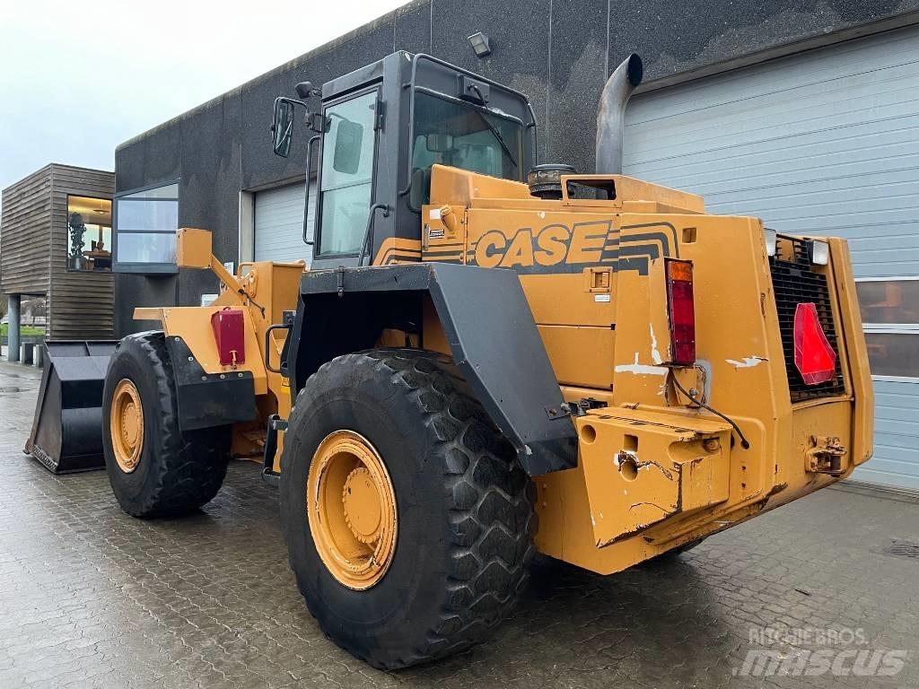 CASE 821B 輪胎式裝載機