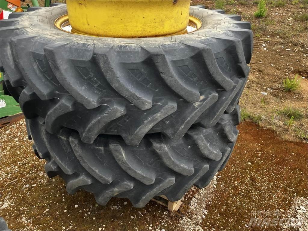 Petlas 480/70R34 輪胎、車輪和輪圈