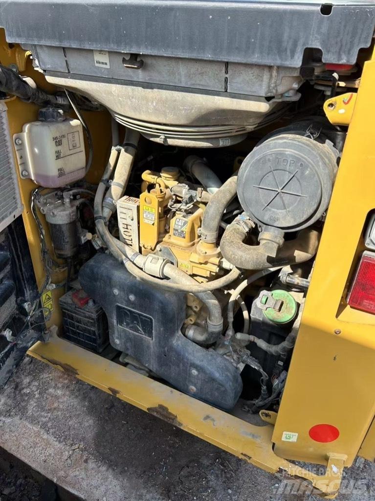 CAT 262 D 滑移轉向裝載機