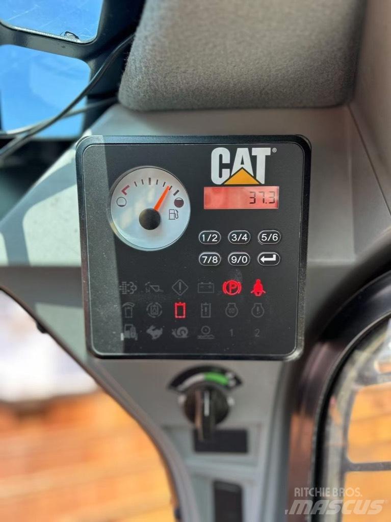 CAT 262 D 滑移轉向裝載機