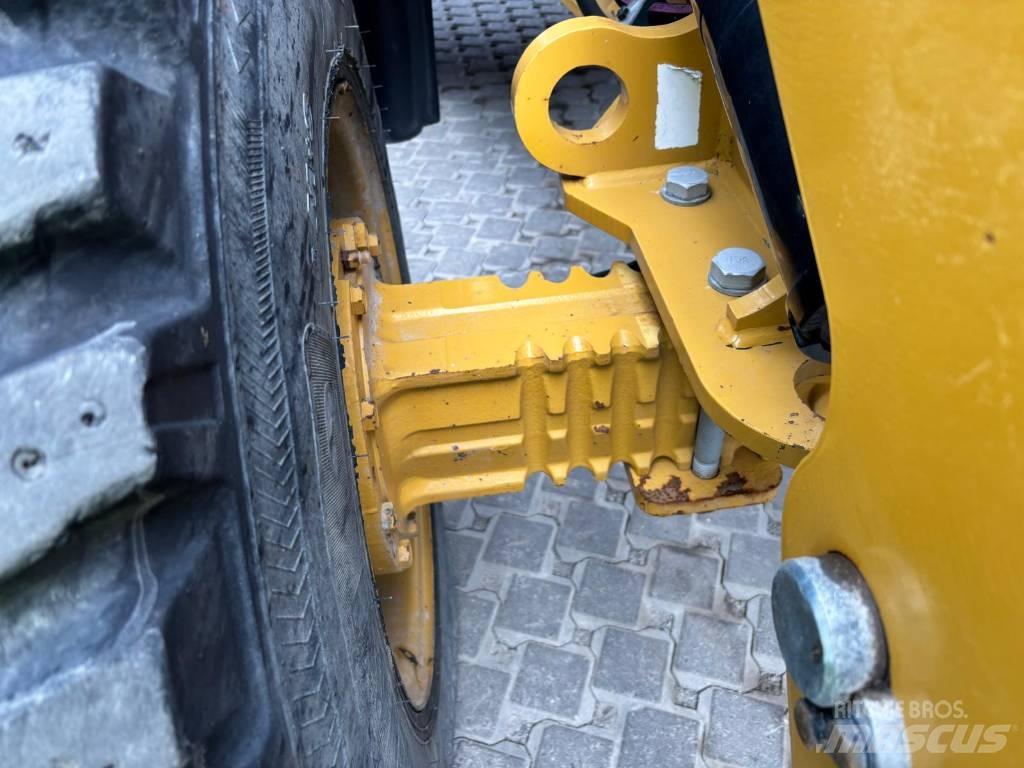 CAT 908 M 輪胎式裝載機