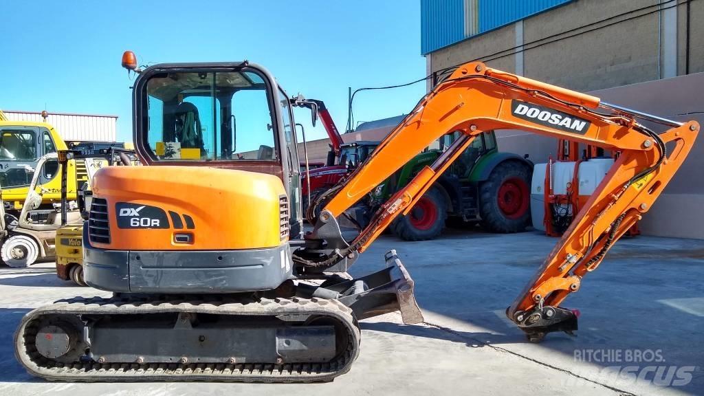 Doosan DX 60 R 小型挖土機/掘鑿機<7t(小型挖掘機)