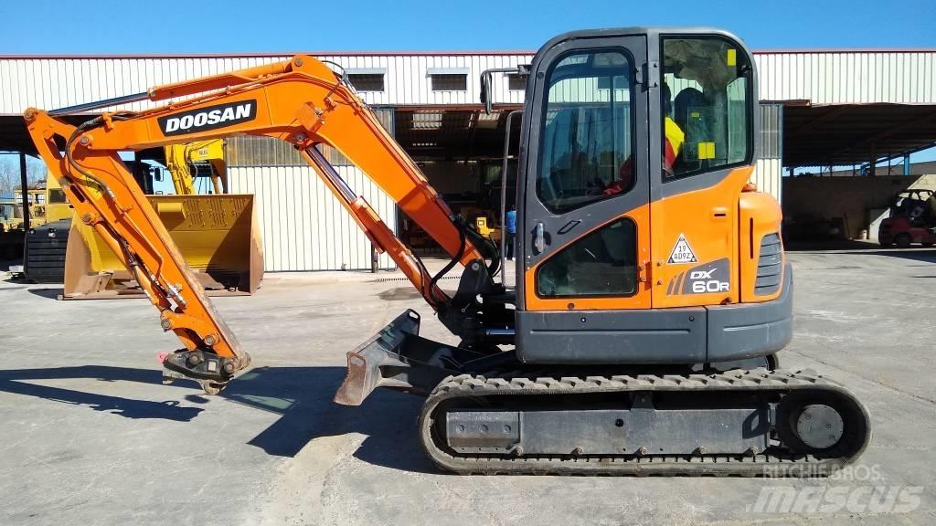 Doosan DX 60 R 小型挖土機/掘鑿機<7t(小型挖掘機)