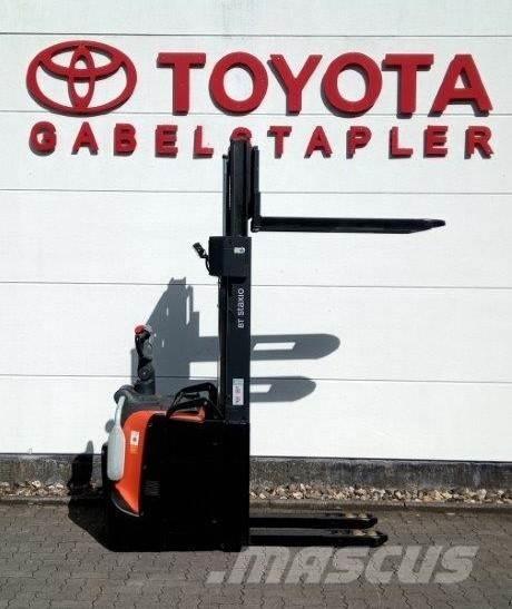 Toyota SPE140L 行走控制式堆積機